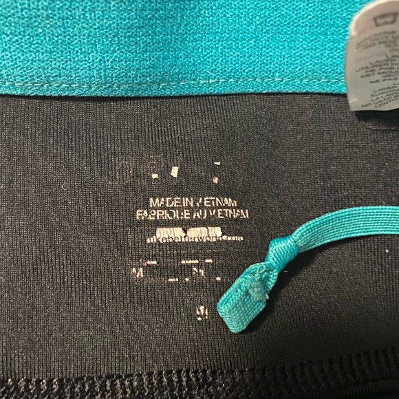 Nike black/green workout Capri tights - Picture 3 of 3